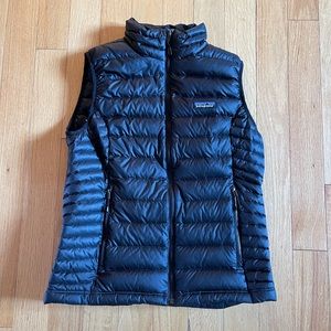 Patagonia vest. Color black. Size medium.
